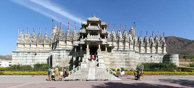 The secret of Ranakpur Jain Temple knows in the video! The wonderful temple built in 50 years, which nobody has in 1444 pillars