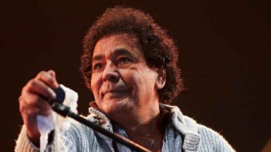 بكاء-محمد-منير-يشعل-مواقع-التواصل.-ما-القصة؟