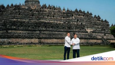 Macron seems to be a charm of Borobudur, the spiritual sisters said