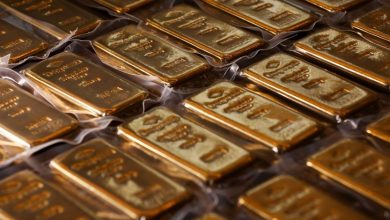 Golden withdraws with the rise of the dollar despite the return of trading tension