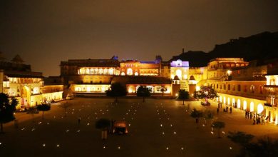 In the Amer Fort of Jaipur, it starts to echo as soon as night, the trembling voices, which the guides said in the video, will give the soul life