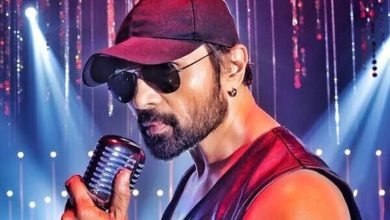 Himesh Reshammiya takes a dig from critics, asking fans at the Mumbai concert ‘ordinary Gau Yaa Naker’s?’ , Coin