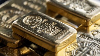 A slight increase in gold prices with the market evaluation of the first Trump commercial agreements