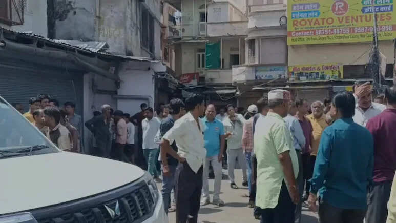 The market is closed to tension in Udaipur, and the atmosphere heated up after arguing about the price of vegetables