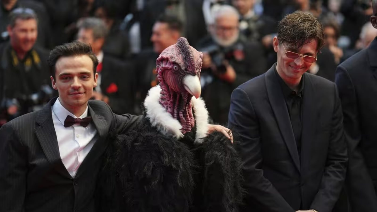 “Why was a man dressed as a giant bird at Jennifer Lawrence’s premiere of Cannes?” Netizens Curious | Mint