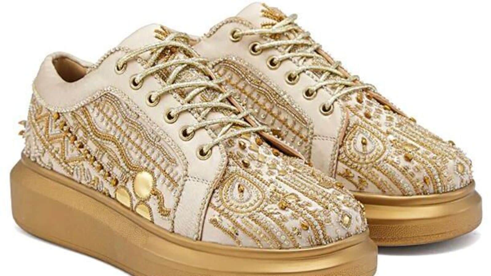 Increase your style with embroidered accessories. Here’s how