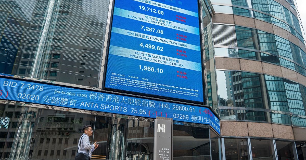 Chinese stocks descend into Hong Kong amid trade tensions with America