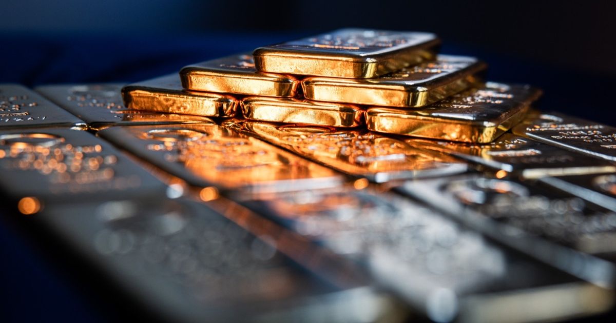 The price of gold drops with the rise of the dollar before issuing US work data