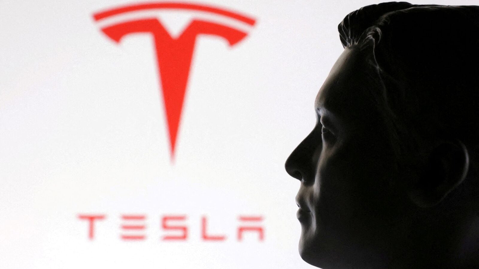 Tesla shares tanks 14%, losing $ 150 billion on market value amid explosive Musk-Trump collision | Today news