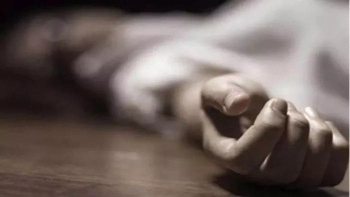 NEIDA CRIME: annoyed by her husband, a woman jumped out of the train, the person refused to do a private job – Ncr Noida News woman commits Suside after fighting with man