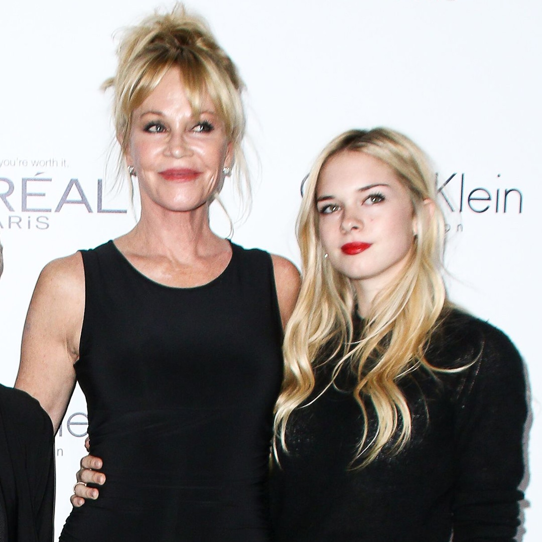 melanie-griffith,-antonio-banderas’-daughter-stella-in-rare-characterize