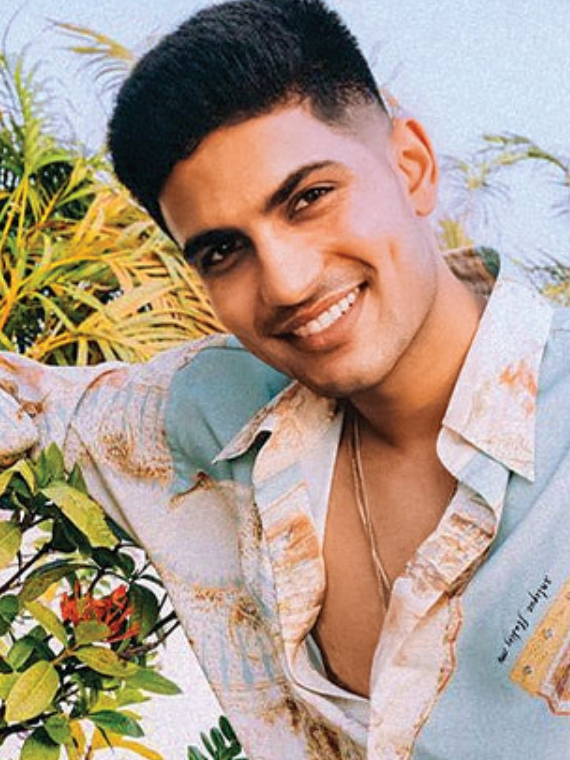 How do Shubman Gill Crores earn?