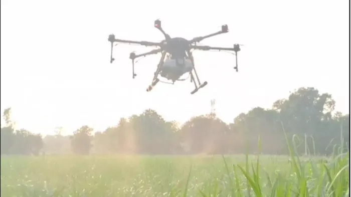 Hello -Tech -Farming in UP: Drones becomes useful for farmers in Uttar Pradesh, and sprayed with the safety of crops -Yogi Adityanath government begins drone -based crop protection in six districts to increase the productivity of the farm