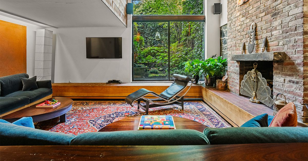 a-nation-dwelling-in-brooklyn-heights