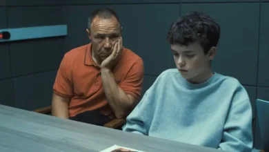 smartphone-bans-‘finest-a-stopgap’-experts-warn-as-netflix’s-early-life-highlights-dangers