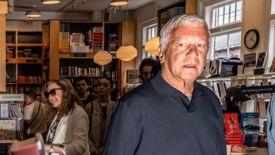 does-larry-gagosian-like-his-hamptons-bookstor?