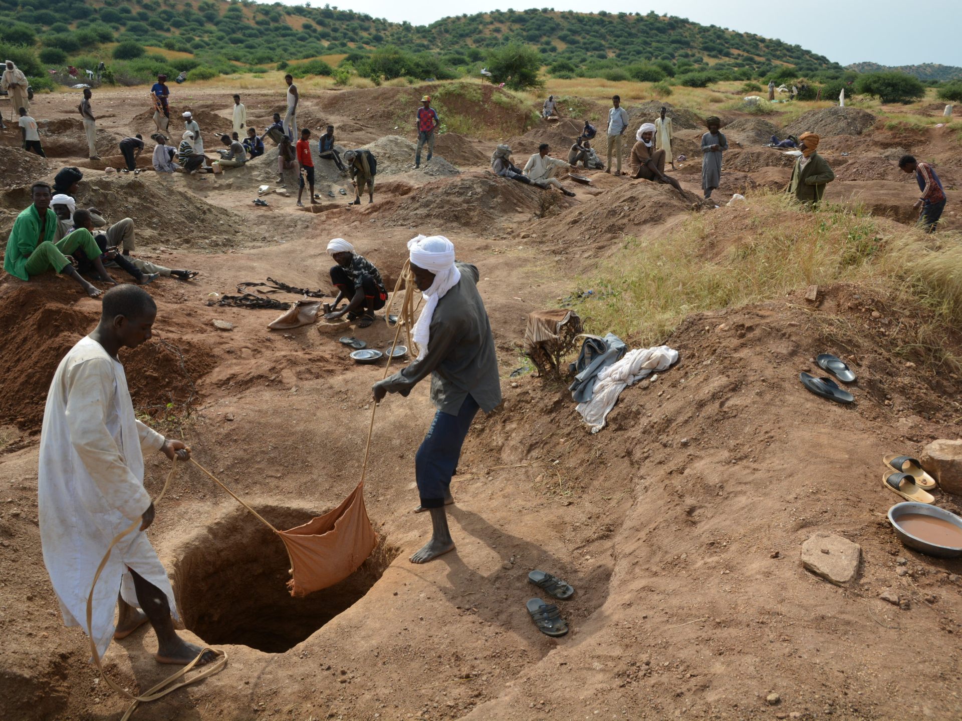 eleven-killed-in-sudan-gold-mine-collaps-as-civil-conflict-rages-|-sudan-conflict-news