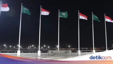 The live red and white flags welcomed the arrival of Prabowo in Jeddah