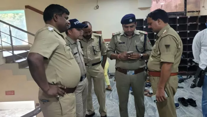 Maharashtra: Satan becomes a man, an offensive video made by an officer woman to repay the debt; Then Background – Man made offensive video of his officer wife to pay the installment of the car