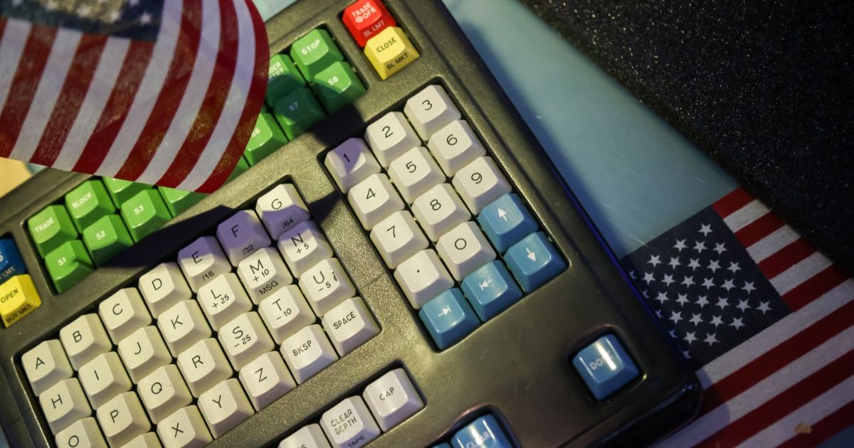 US deficit makes investors of government bonds in corporate debt