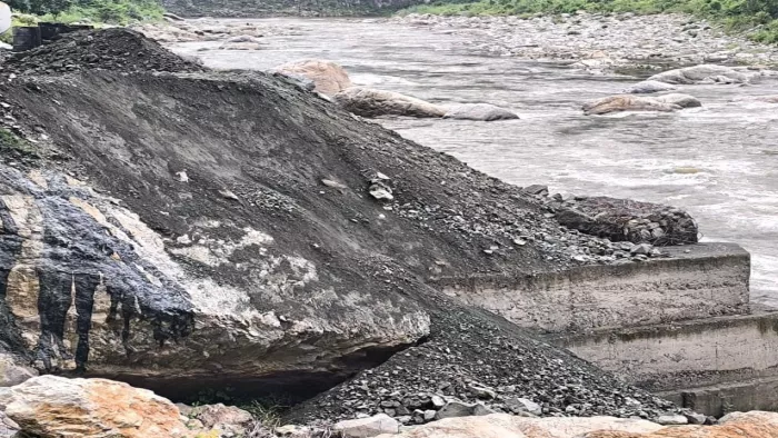 Nainital News: Daug is dumped in the direction of the Kosi River, the claim for a ban, warning on ignoring