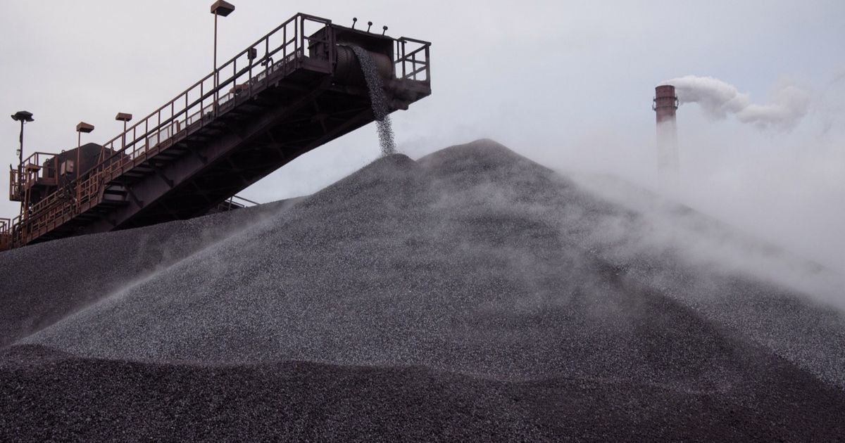 The price of Iron contains the highest level in two months after the promises of China