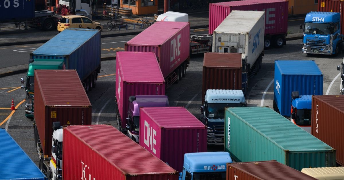 Asian stocks continue with their losses amid Trump’s escalation