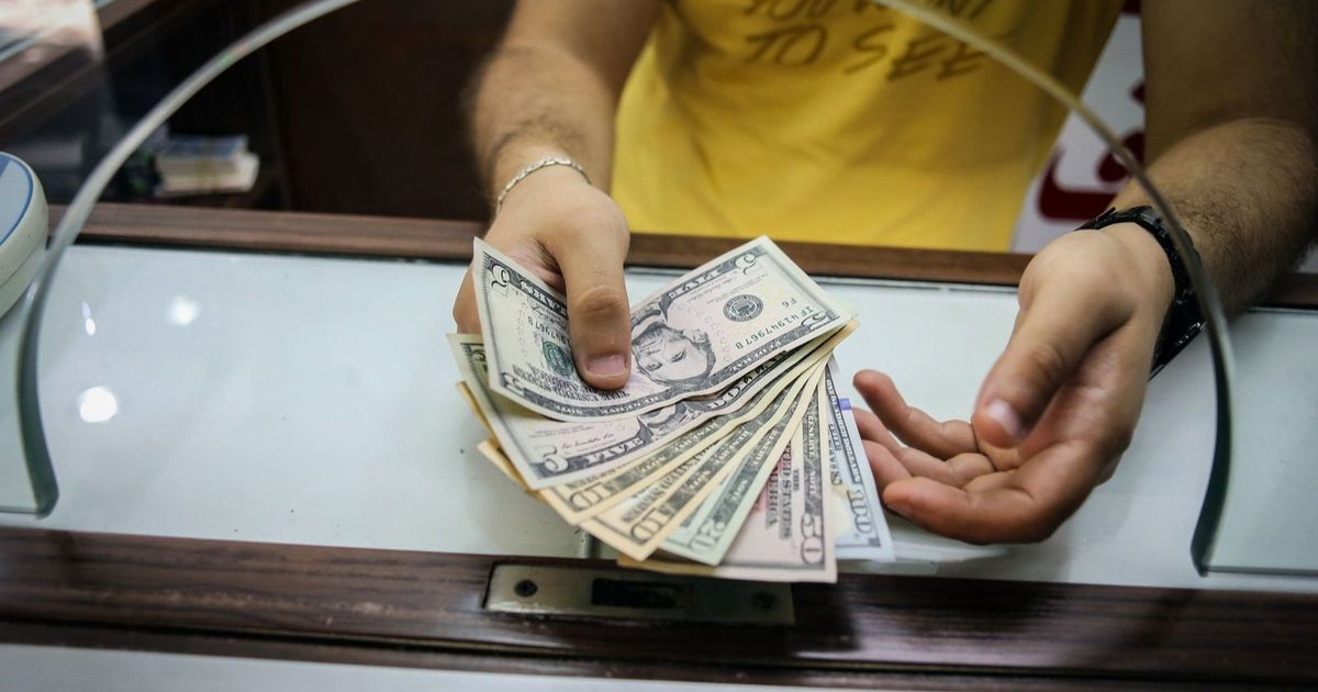 “Goldman” warns: The dollar can return quickly to the circle of danger
