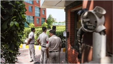 Two crimes stolen in the home of the former BJP MLA, who were arrested in the meeting, shot in one leg
