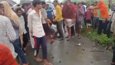 Up News: Three friends who ride bikes have died due to charger collision in firozabad, villagers jam