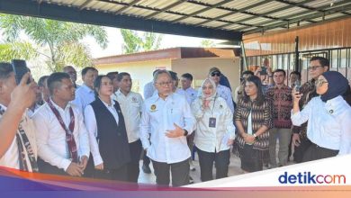 Zulhas who review village cooperatives in NTT: The economy must start from town