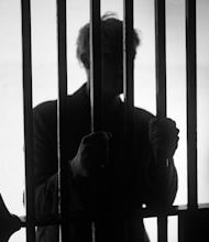 5 countries, where jailed to show the middle finger