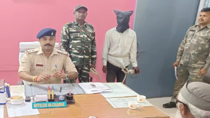 PLFI -MILITANT who was arrested in Lohardaga claimed five lakh calls as Levy -a PLFI revolution arrested in Lohardaga, five lakh calls demanded as Levy