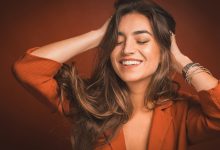 Get black, dense silky hair with ladies finger
