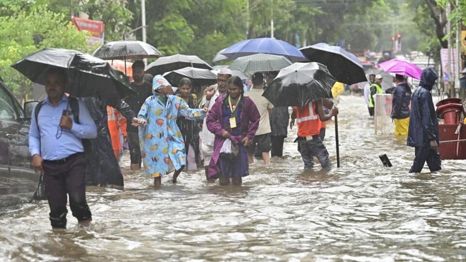 Mumbai Rain: Social Media Floods with Reactions While Rainwater Corporate Buildings, Society, ‘Drainage Pool’ overlap