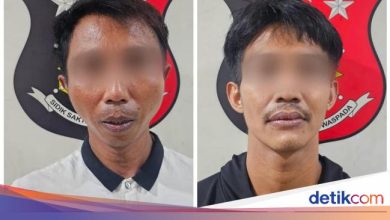 Thugs Palak fruit dealers in Western jakarta and ask melons to make a celebration of marriage