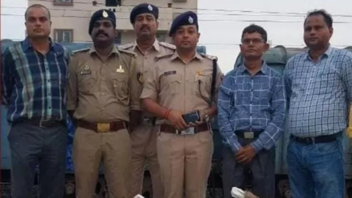 2.18 Quintal Foreign Poppy in Assam Express, RPF seized in Hajipur; You will be surprised to know the prize – about 2 Quintal Foreign Poppy Board Seeds seized from Awadh Assam Express
