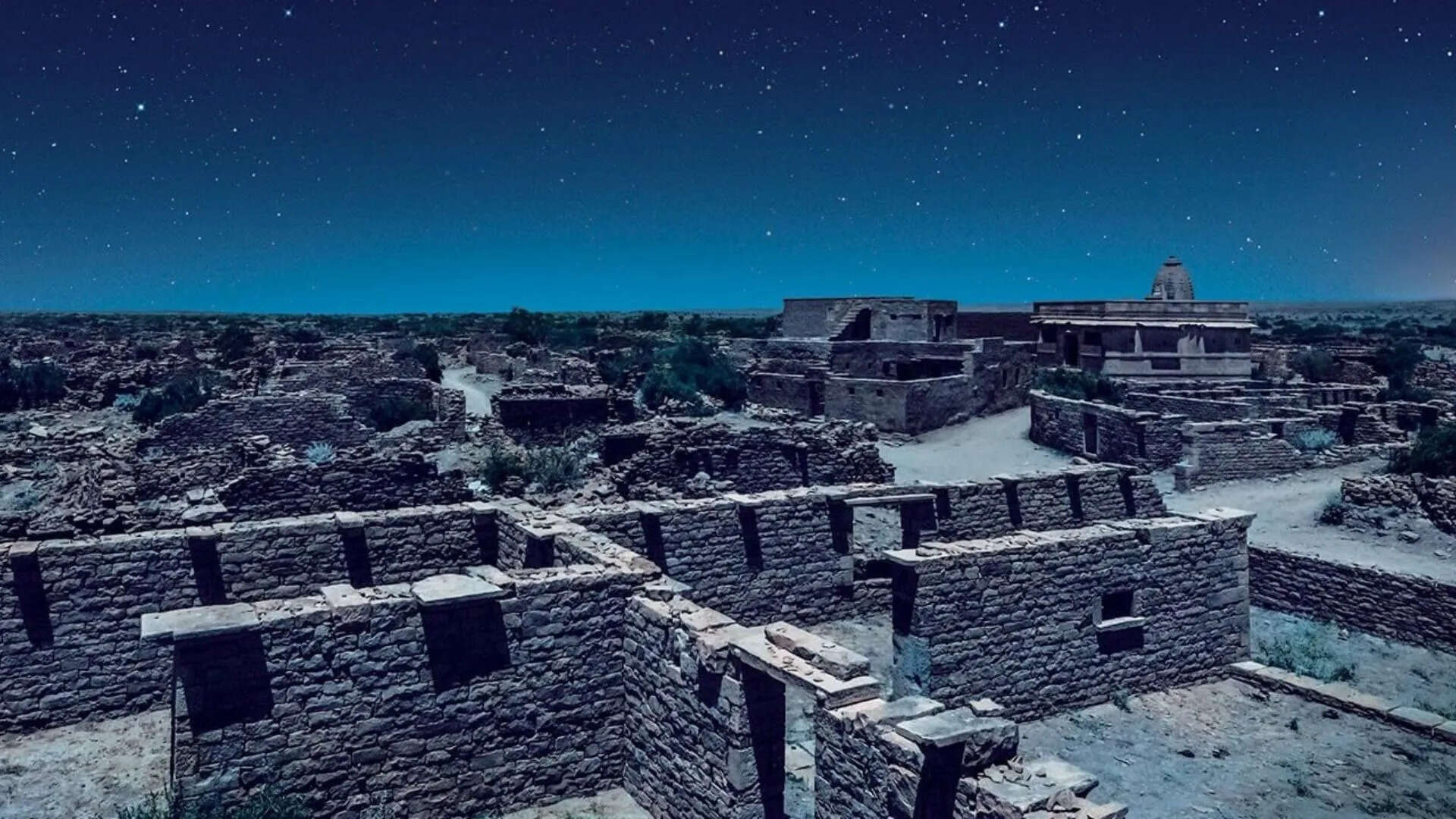 The deserted streets and broken Havelis of Kuldhara tell me another 200 years ago, what happened in the video, which happened in the video here