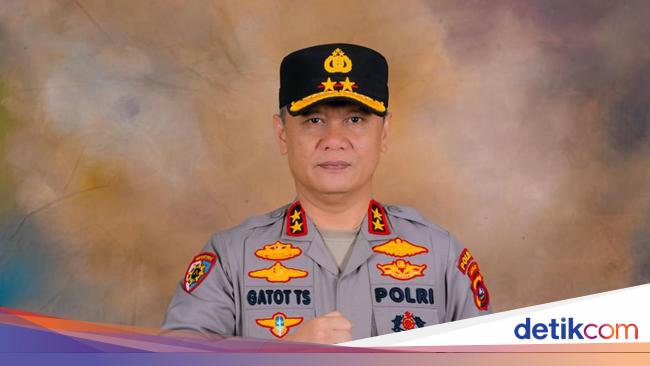 Synergy of Public Services, West Sumatra Regional Police Chief was awarded an award at the Republic of Indonesia’s anniversary
