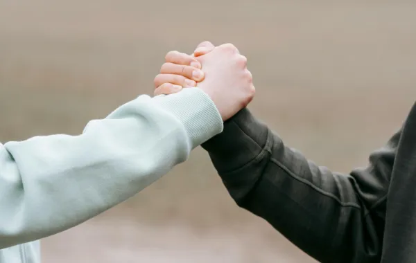 اليوم العالمي للعمل الإنساني يُحتفل به لتكريم العاملين في مجال المساعدات الإنسانية وتقدير تضحياتهم