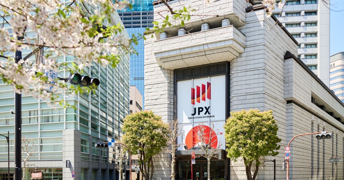 Asian stocks fall as the risk of risks falls